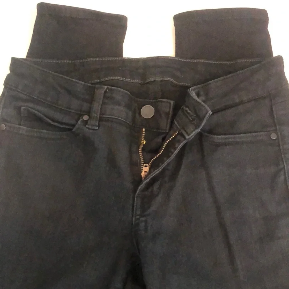 UNIQLO denim in black color